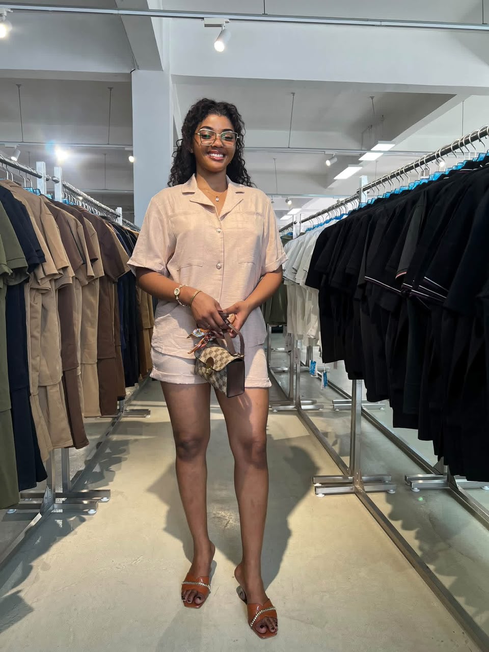 Fato Feminino de 2 Peças – Camisa e Calção